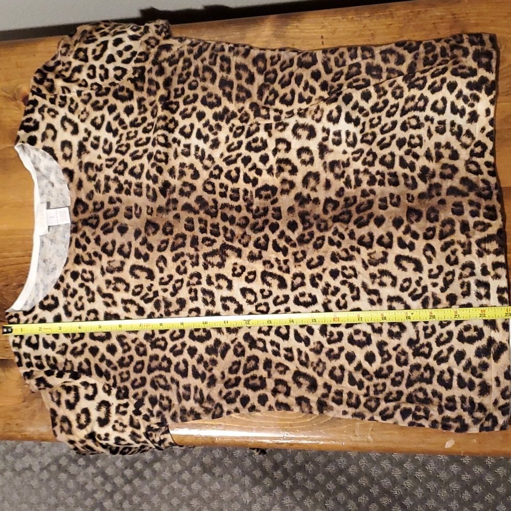 Chicos Size 1 Cheetah 🐆 Print Sweater - Picture 8 of 9